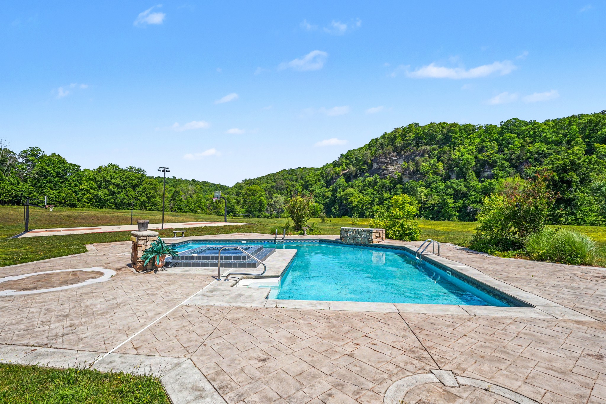7699 N County Line Road Fairview TN 37062