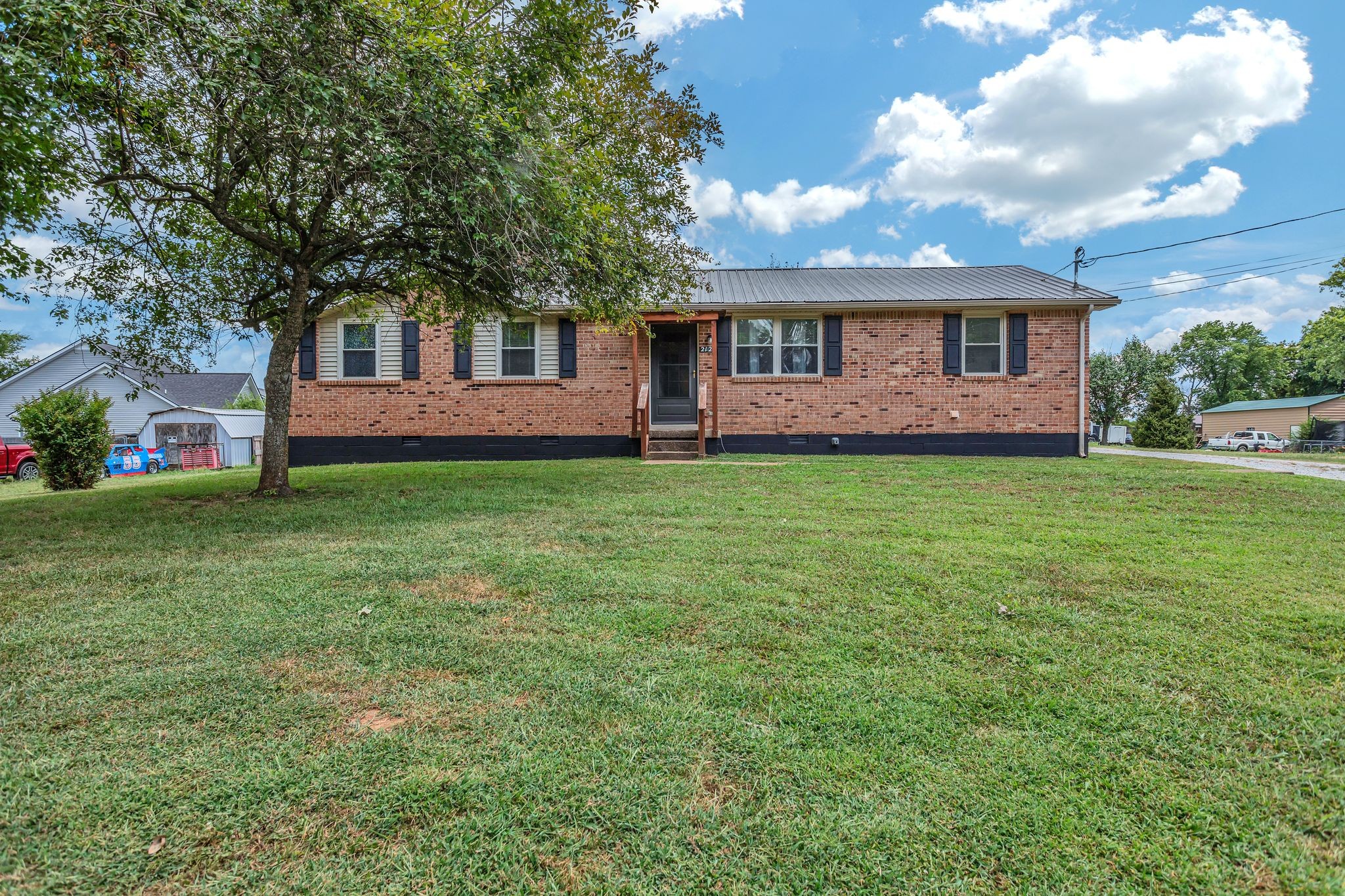 212 Lyons Lane Columbia TN 38401
