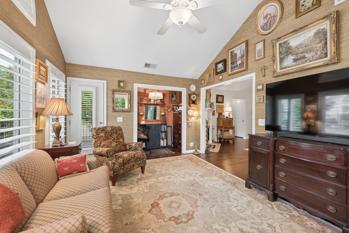 825 Browns Lane Gallatin TN 37066