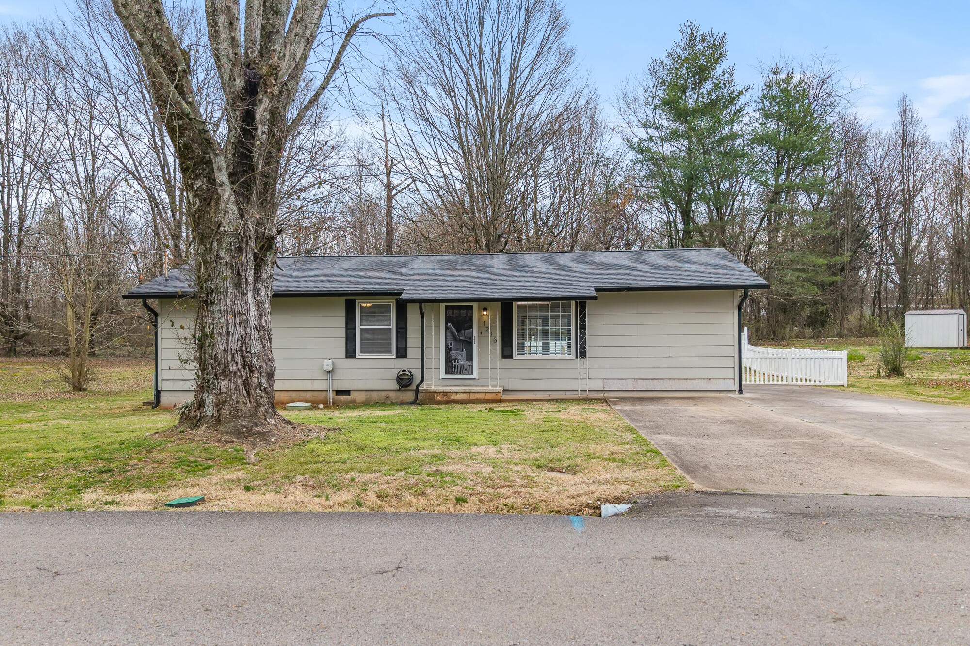 1215 Jones Street Athens TN 37303