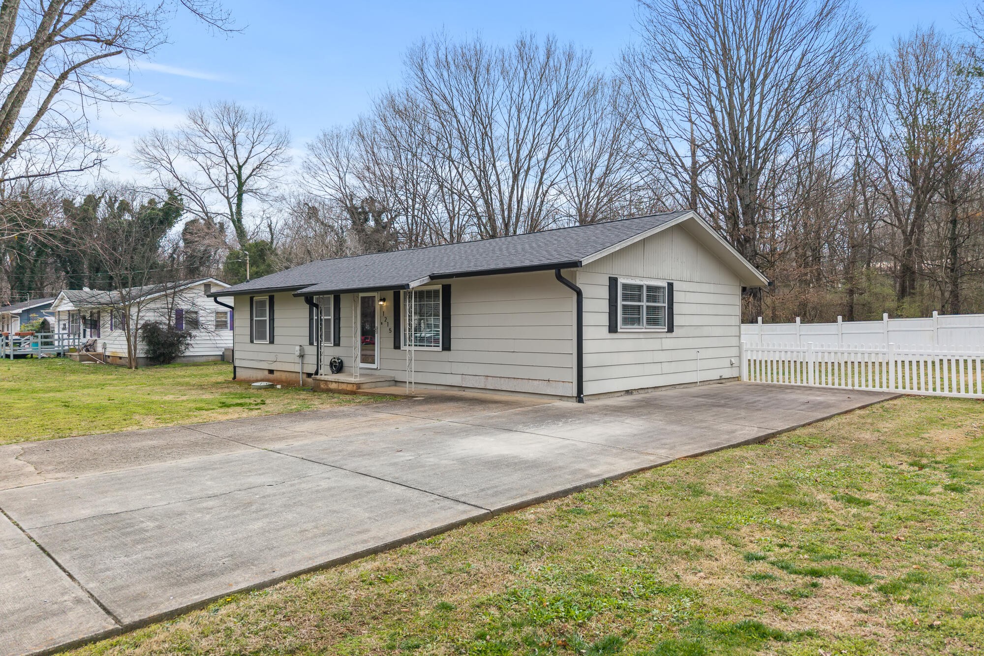 1215 Jones Street Athens TN 37303