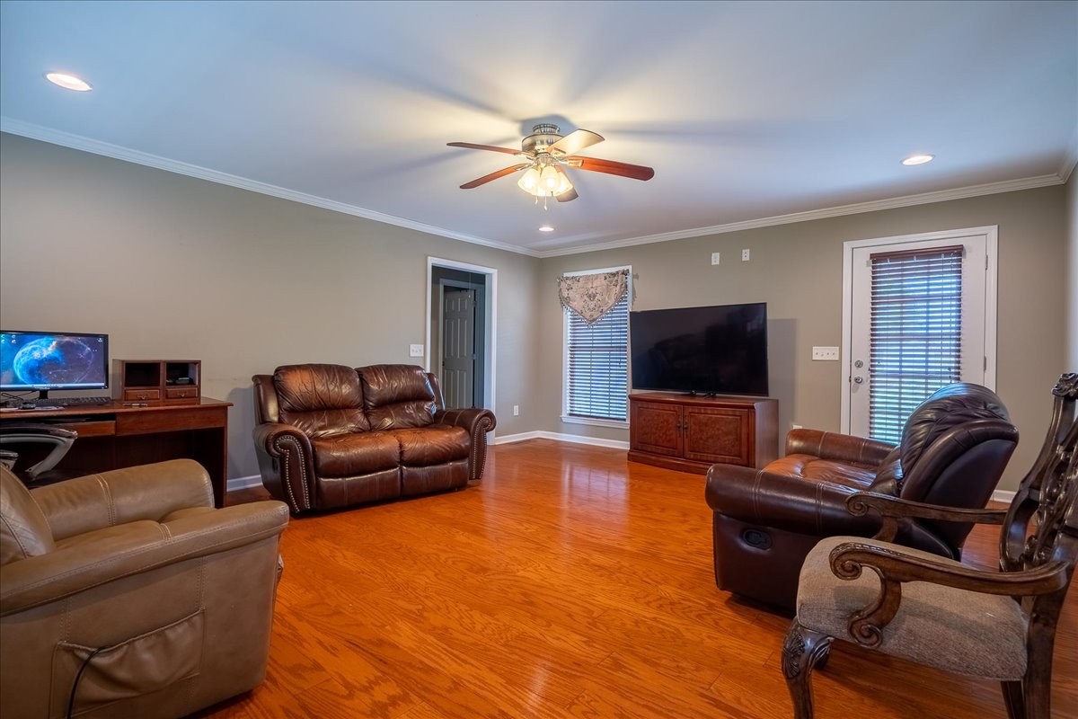 30 Taylor Circle Ethridge TN 38456