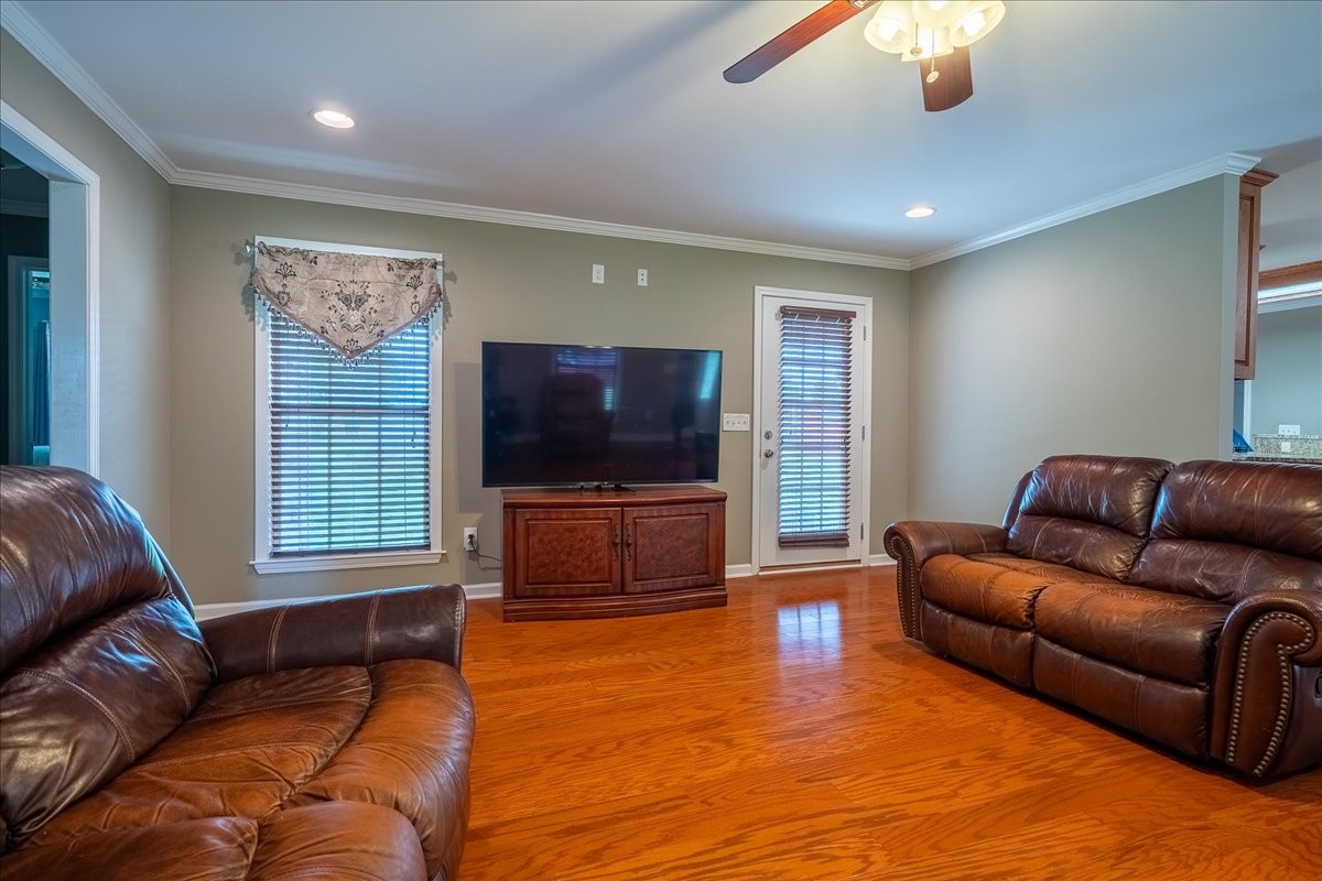 30 Taylor Circle Ethridge TN 38456