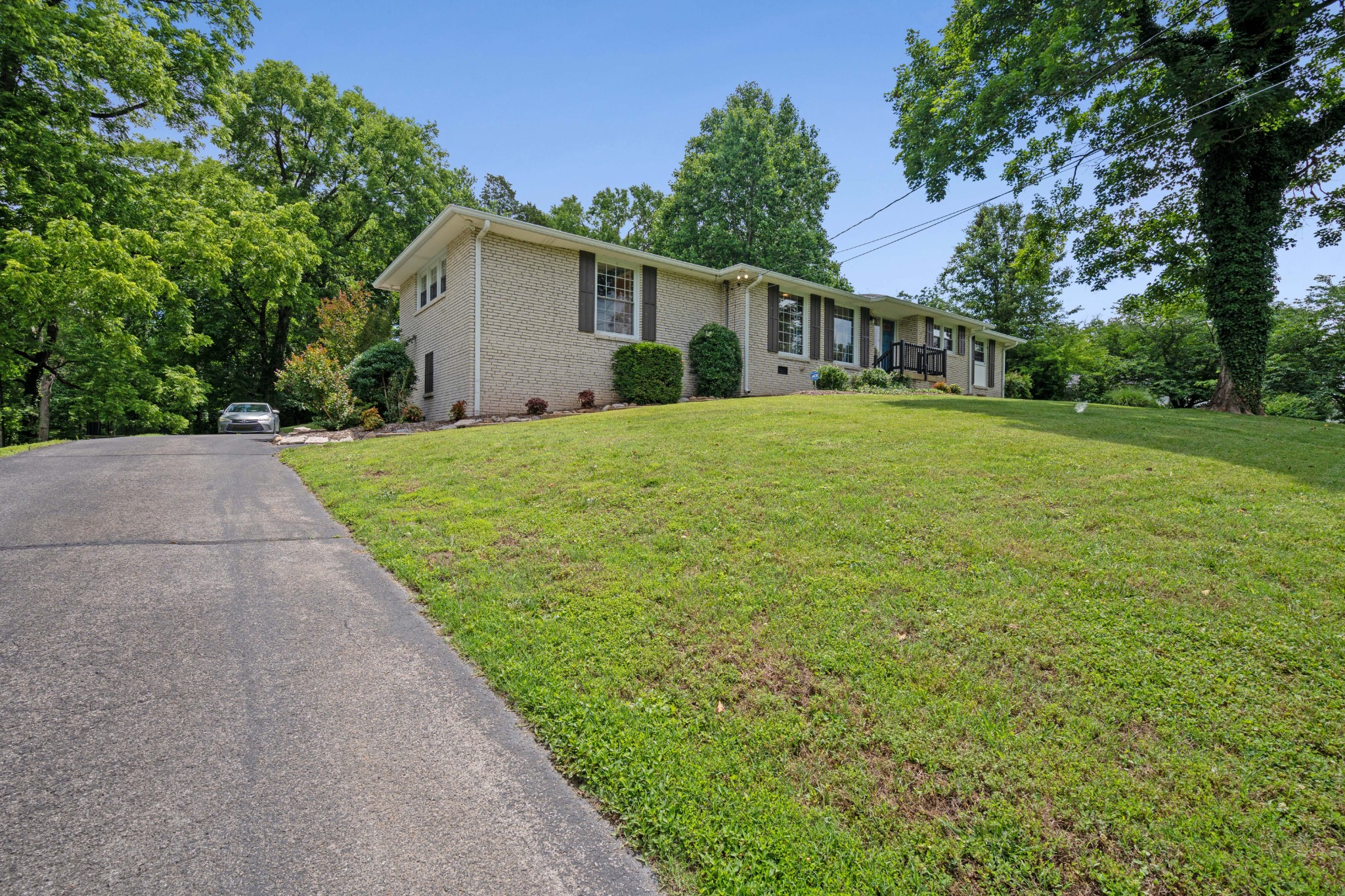 742 Currey Road Nashville TN 37217