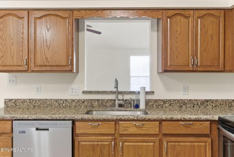 355 Hawthorne Oaks Way Powell TN 37849