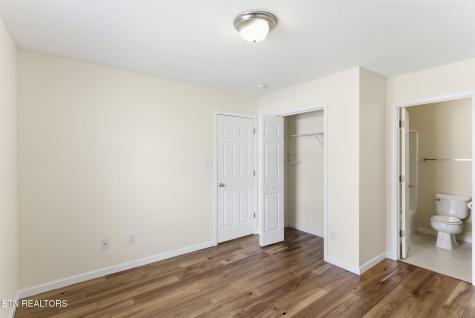 355 Hawthorne Oaks Way Powell TN 37849
