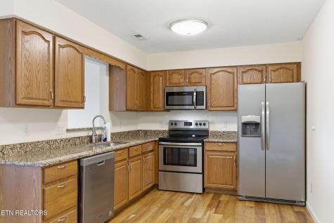 355 Hawthorne Oaks Way Powell TN 37849