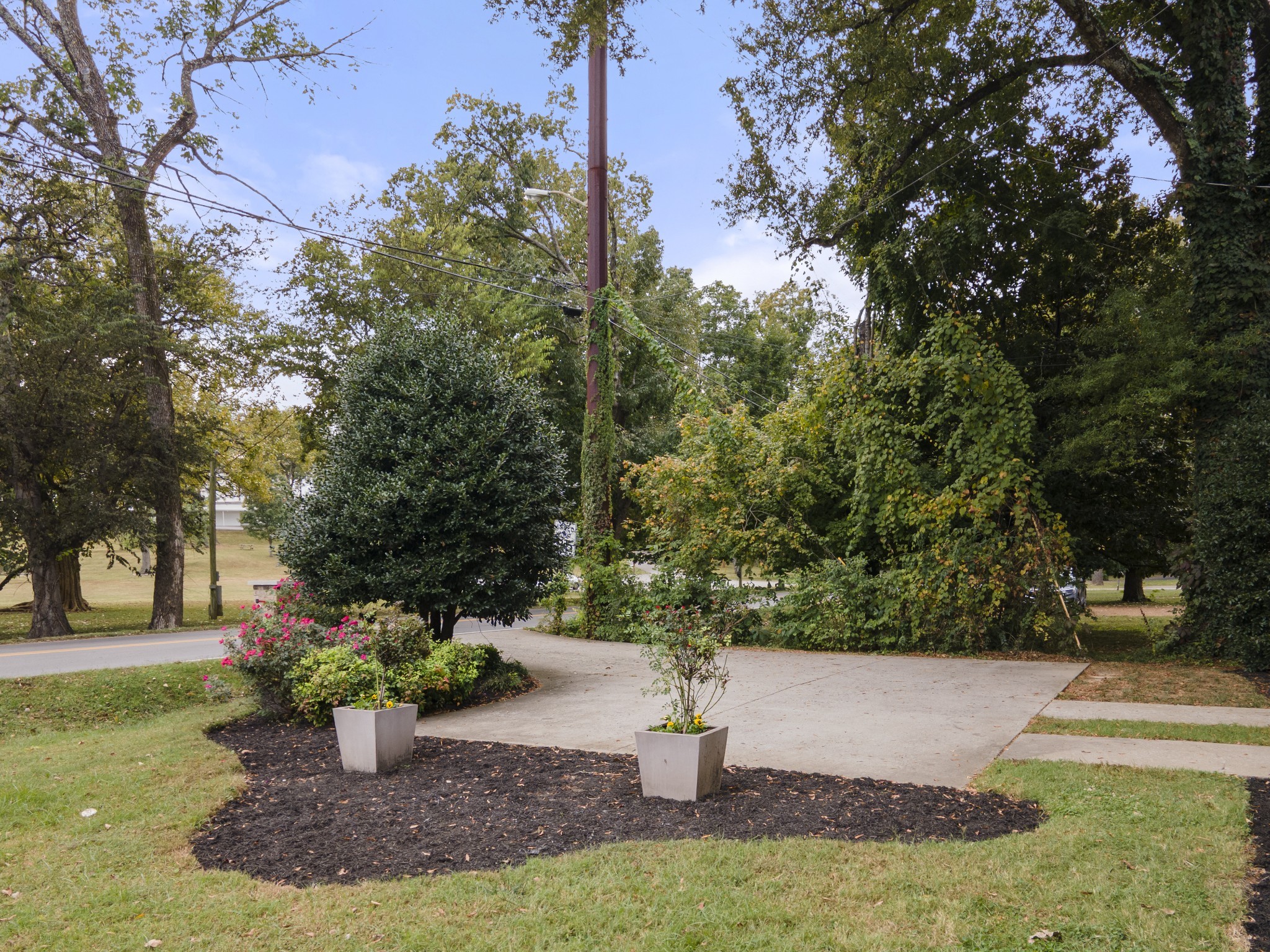 2102A Sharondale Drive Nashville TN 37215