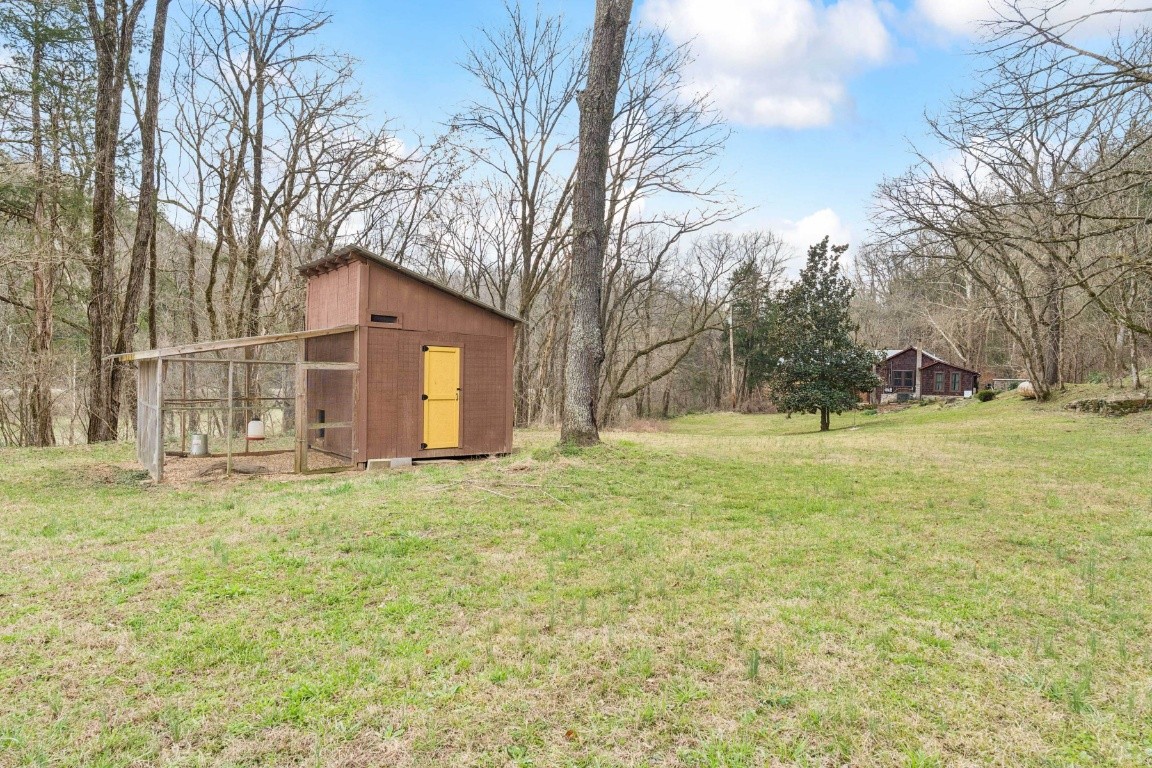 6496 Burt Burgen Road Bradyville TN 37026