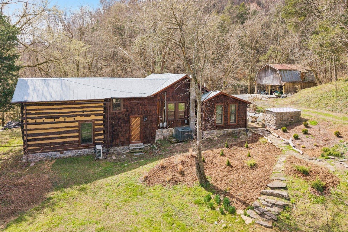 6496 Burt Burgen Road Bradyville TN 37026