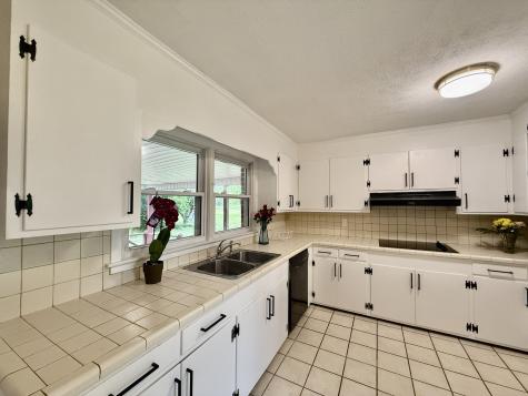 558 First Avenue S, S Baxter TN 38544