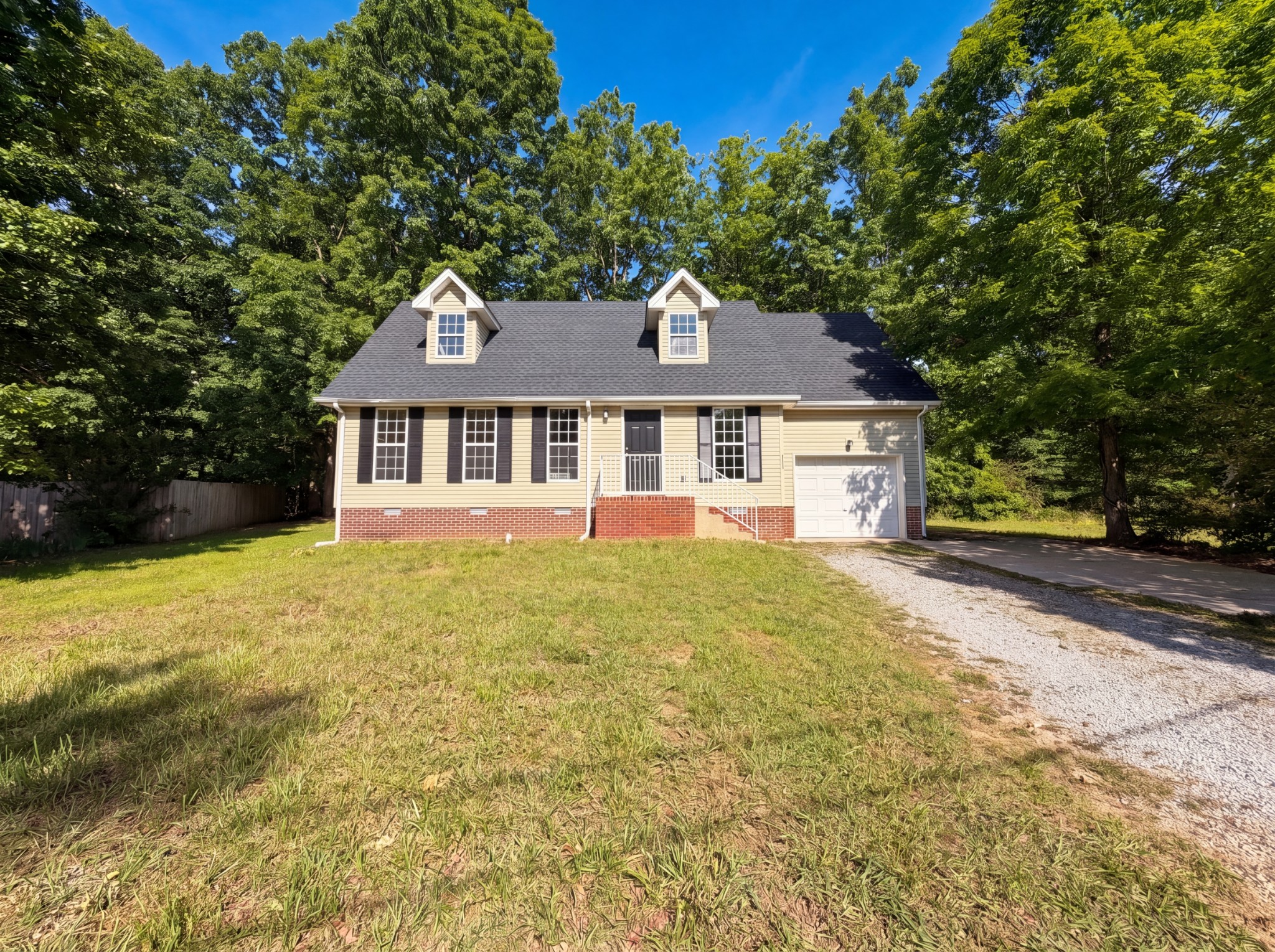 135 Silver Leaf Circle Dickson TN 37055