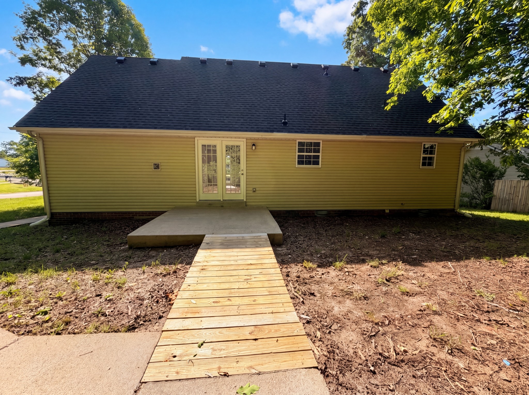 135 Silver Leaf Circle Dickson TN 37055