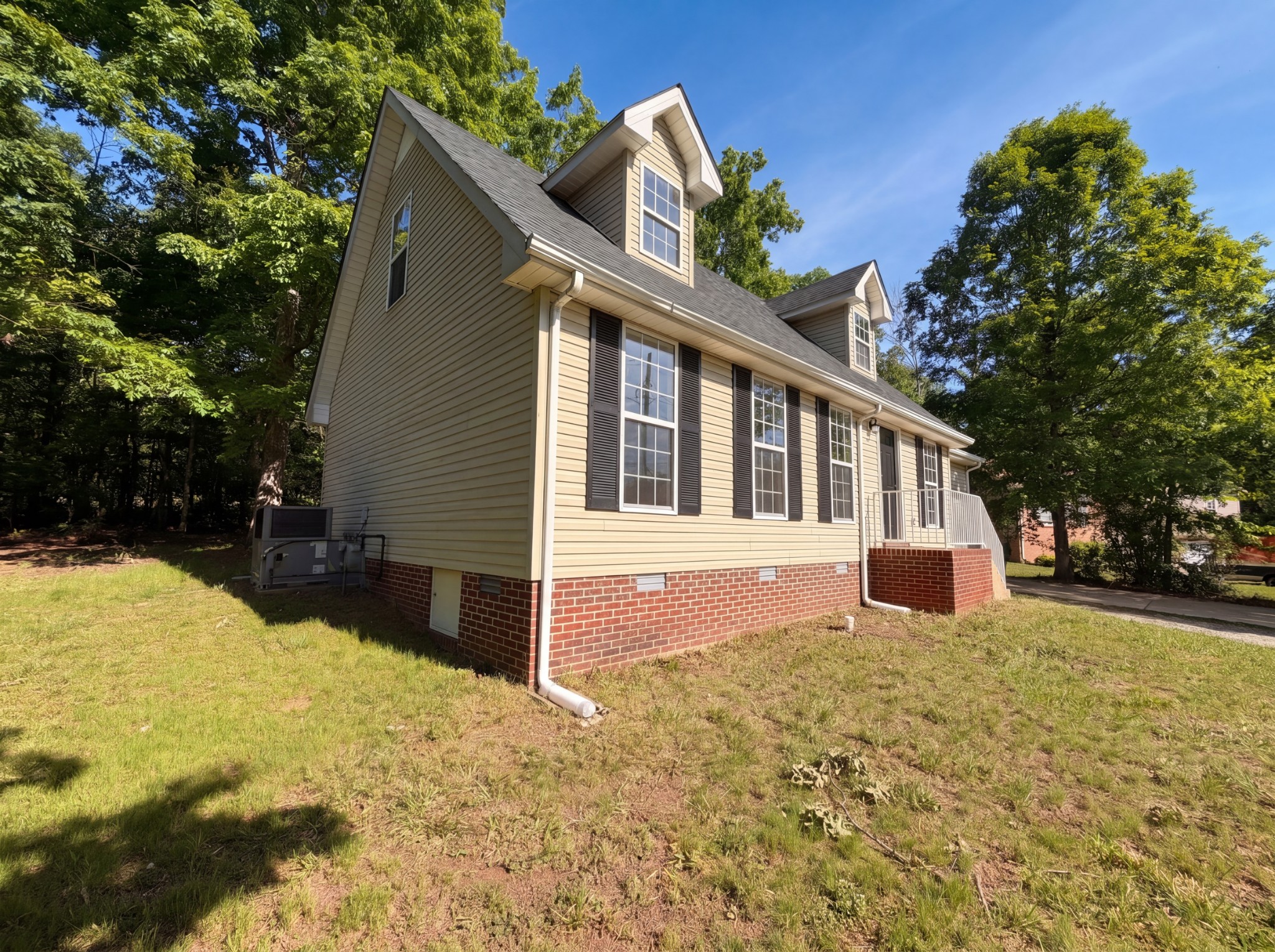 135 Silver Leaf Circle Dickson TN 37055