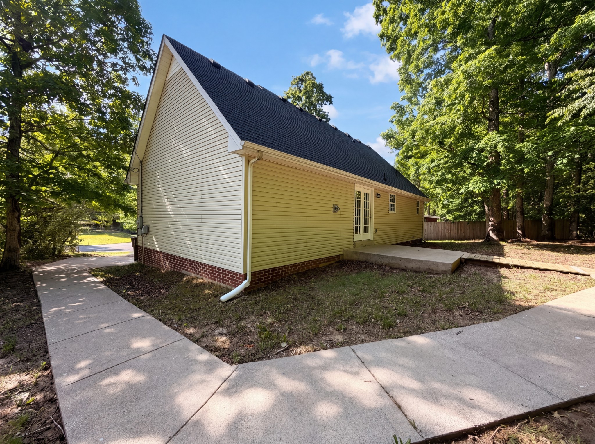 135 Silver Leaf Circle Dickson TN 37055