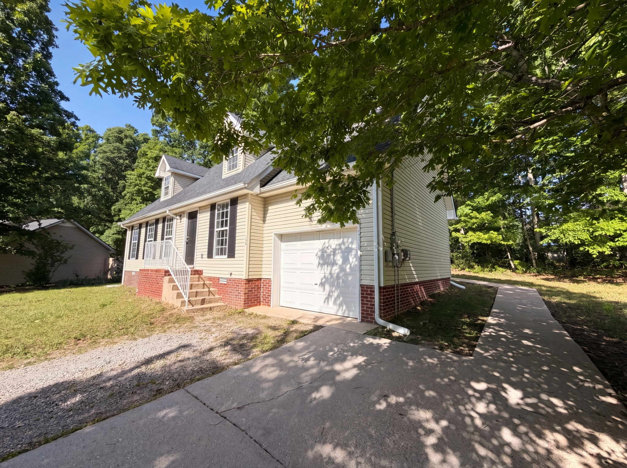135 Silver Leaf Circle Dickson TN 37055