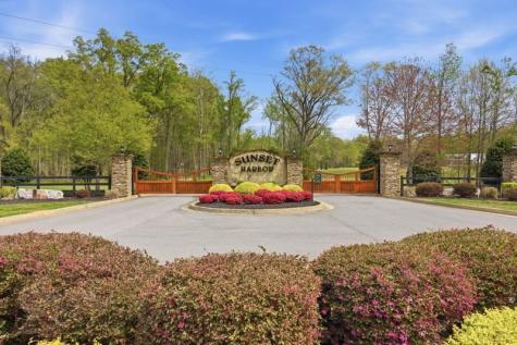 7 Peaceful Point Dandridge TN 37725