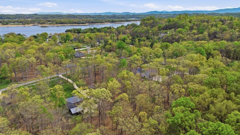 7 Peaceful Point Dandridge TN 37725