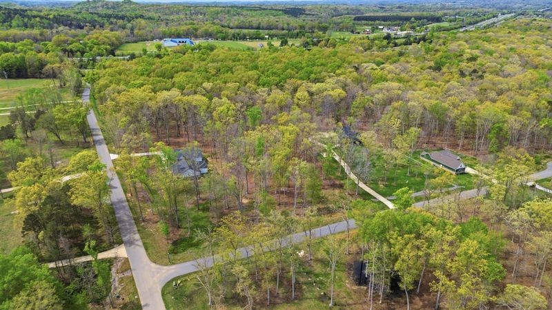 7 Peaceful Point Dandridge TN 37725