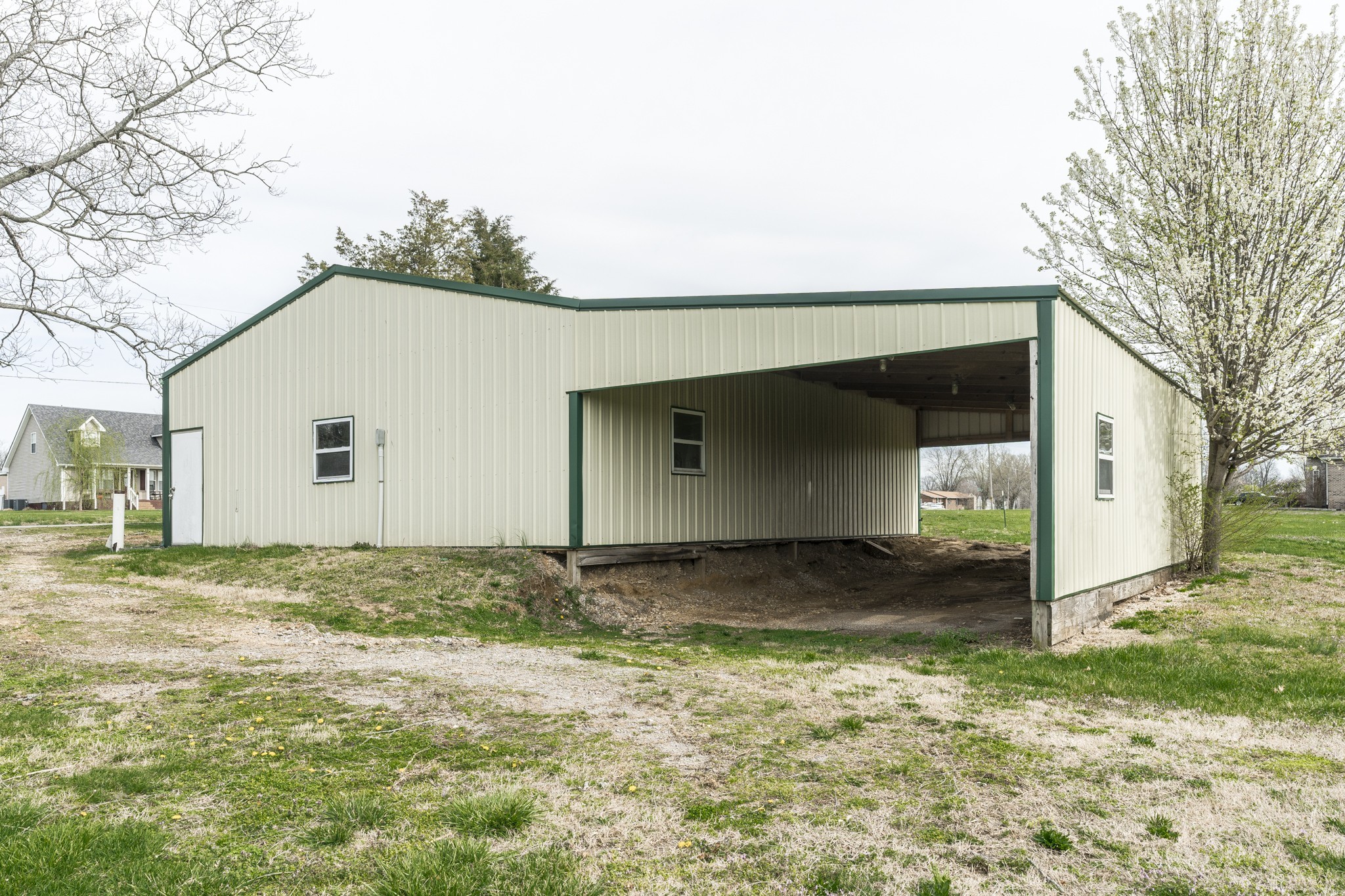 2018 Scottsville Road Lafayette TN 37083