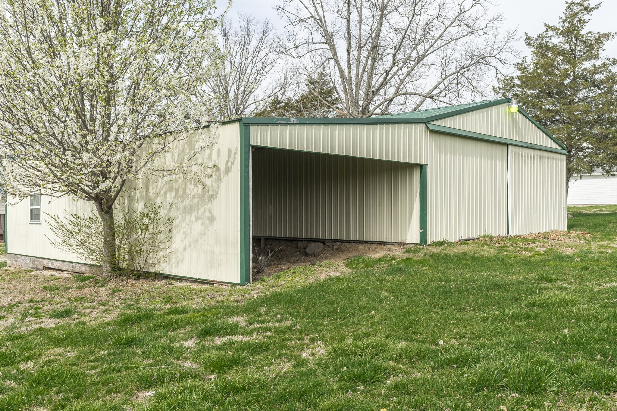 2018 Scottsville Road Lafayette TN 37083