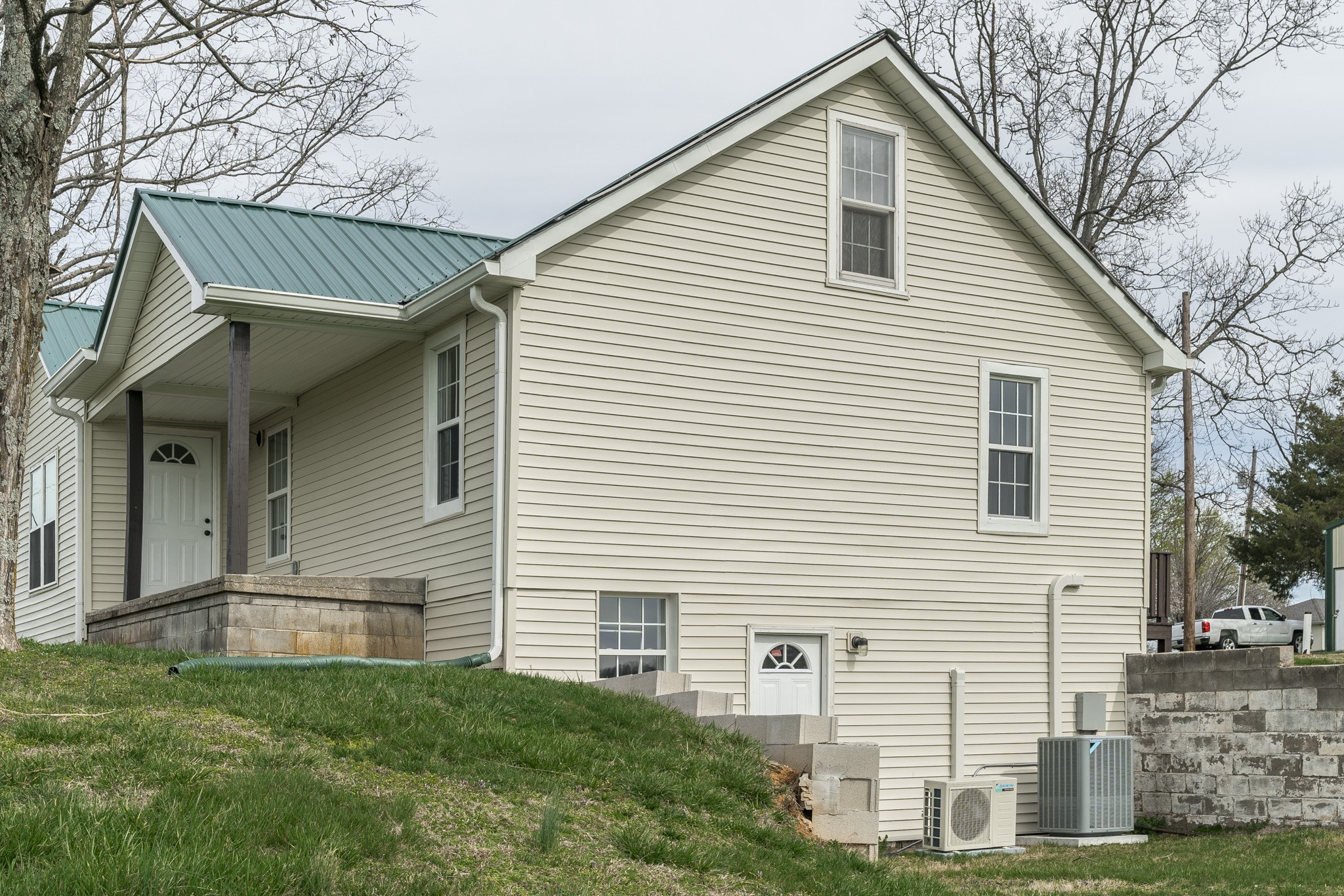 2018 Scottsville Road Lafayette TN 37083