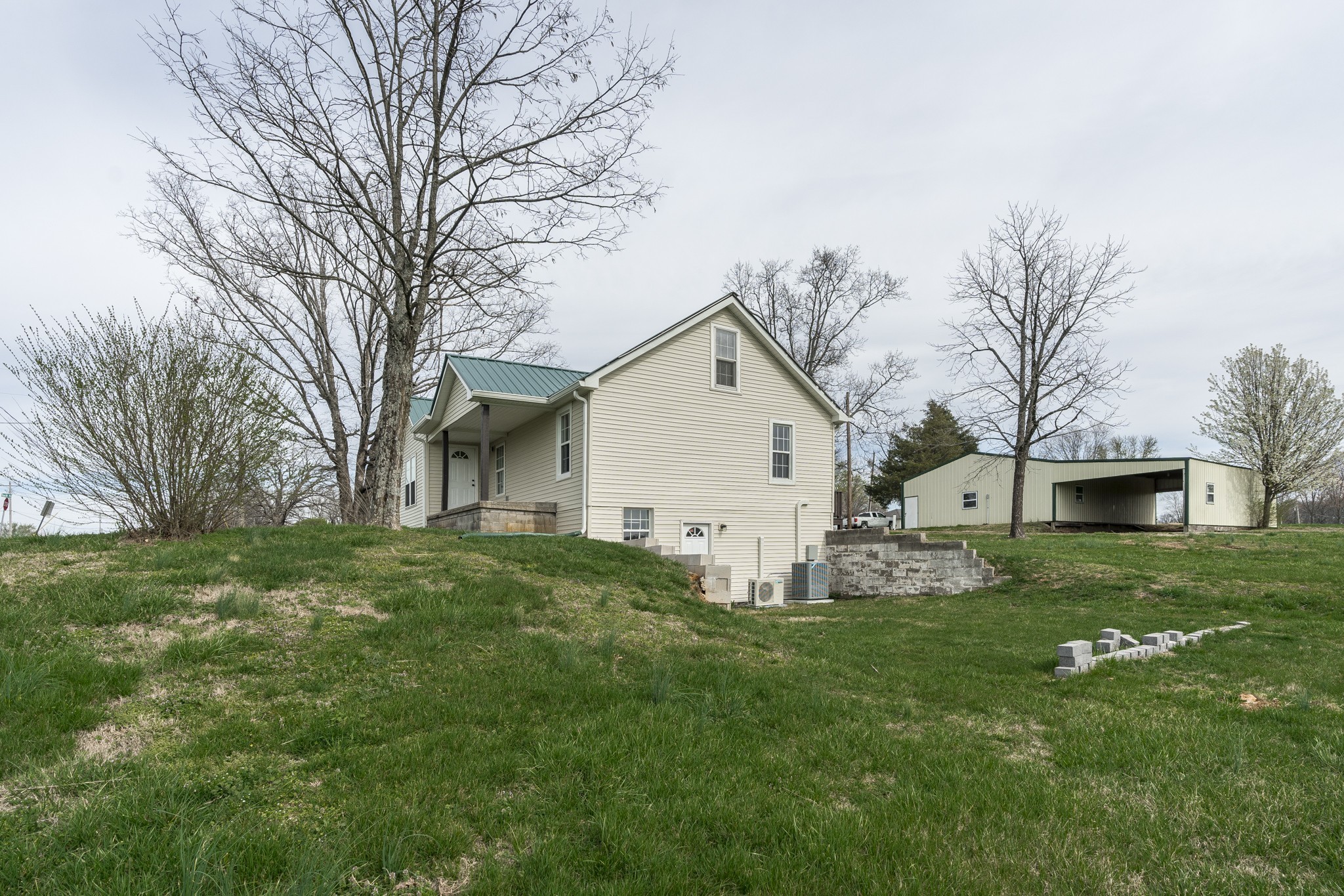 2018 Scottsville Road Lafayette TN 37083
