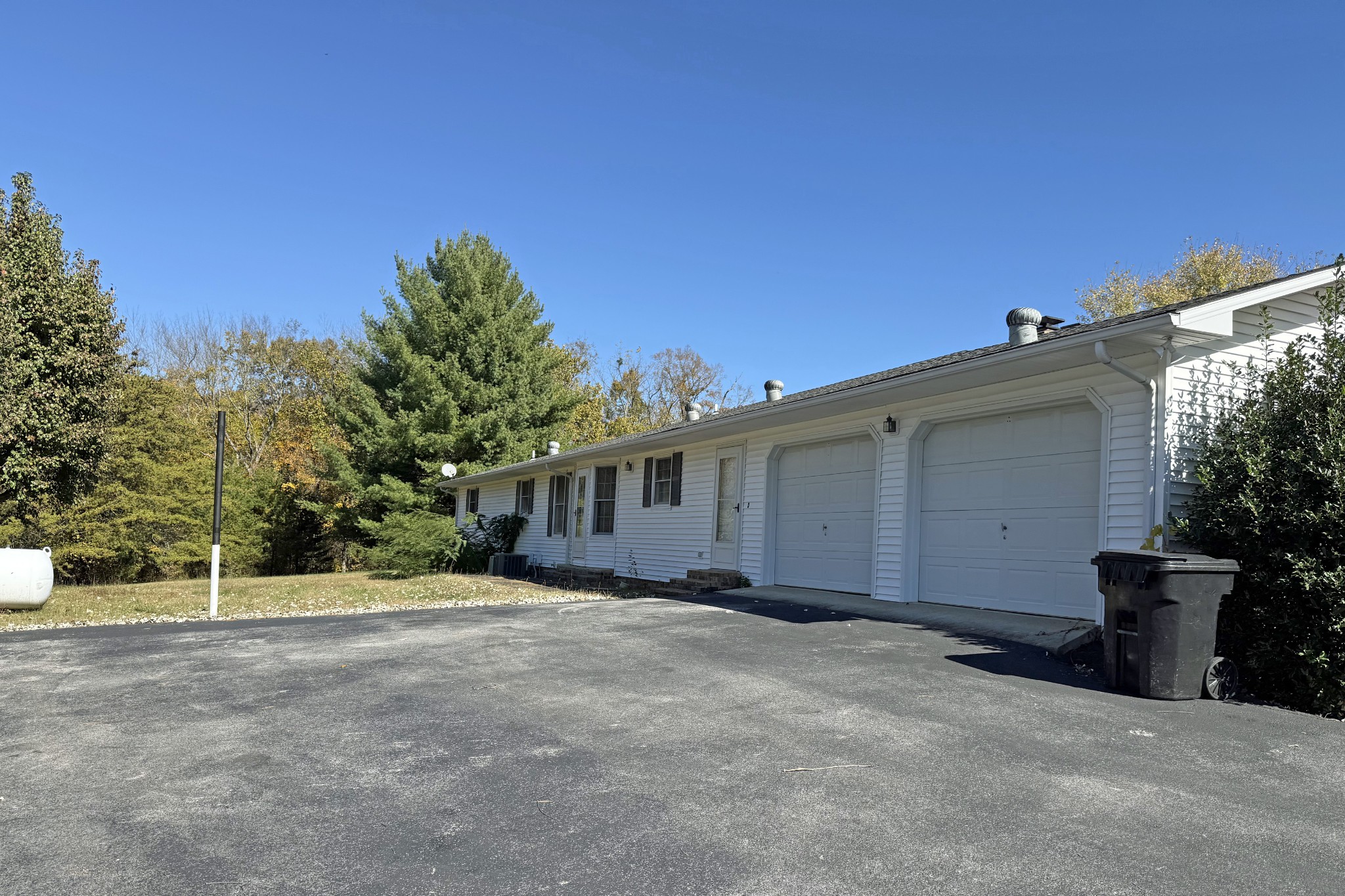 2593 Smiths Grove Road Scottsville KY 42164