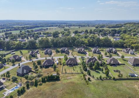 516 Falcon Creek Lebanon TN 37087