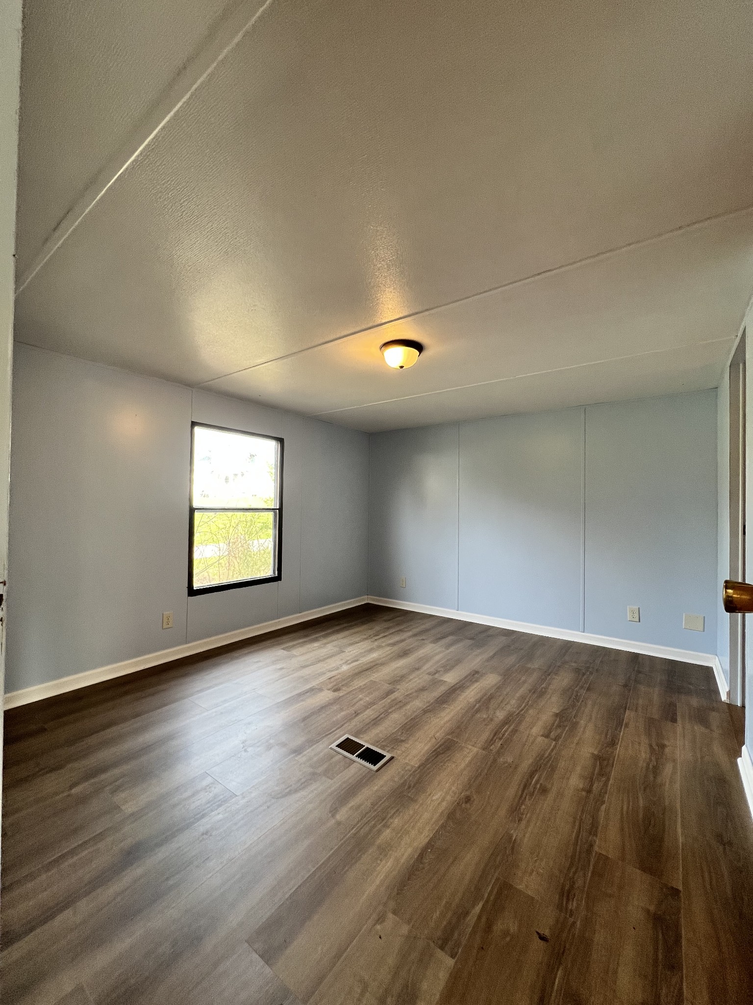 104 Hinkle Hill St, E Bell Buckle TN 37020
