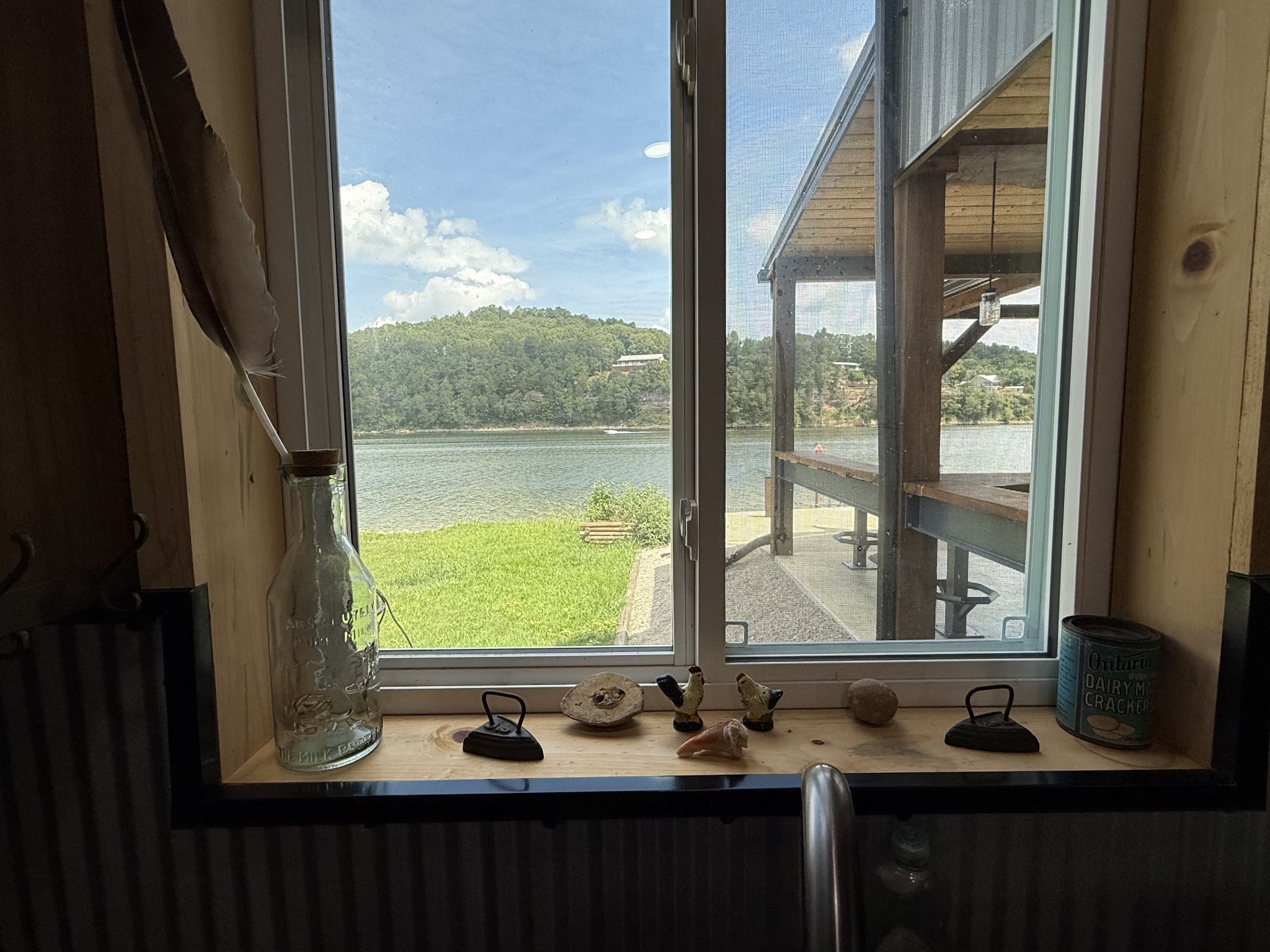 188 S River Front Drive Clifton TN 38425