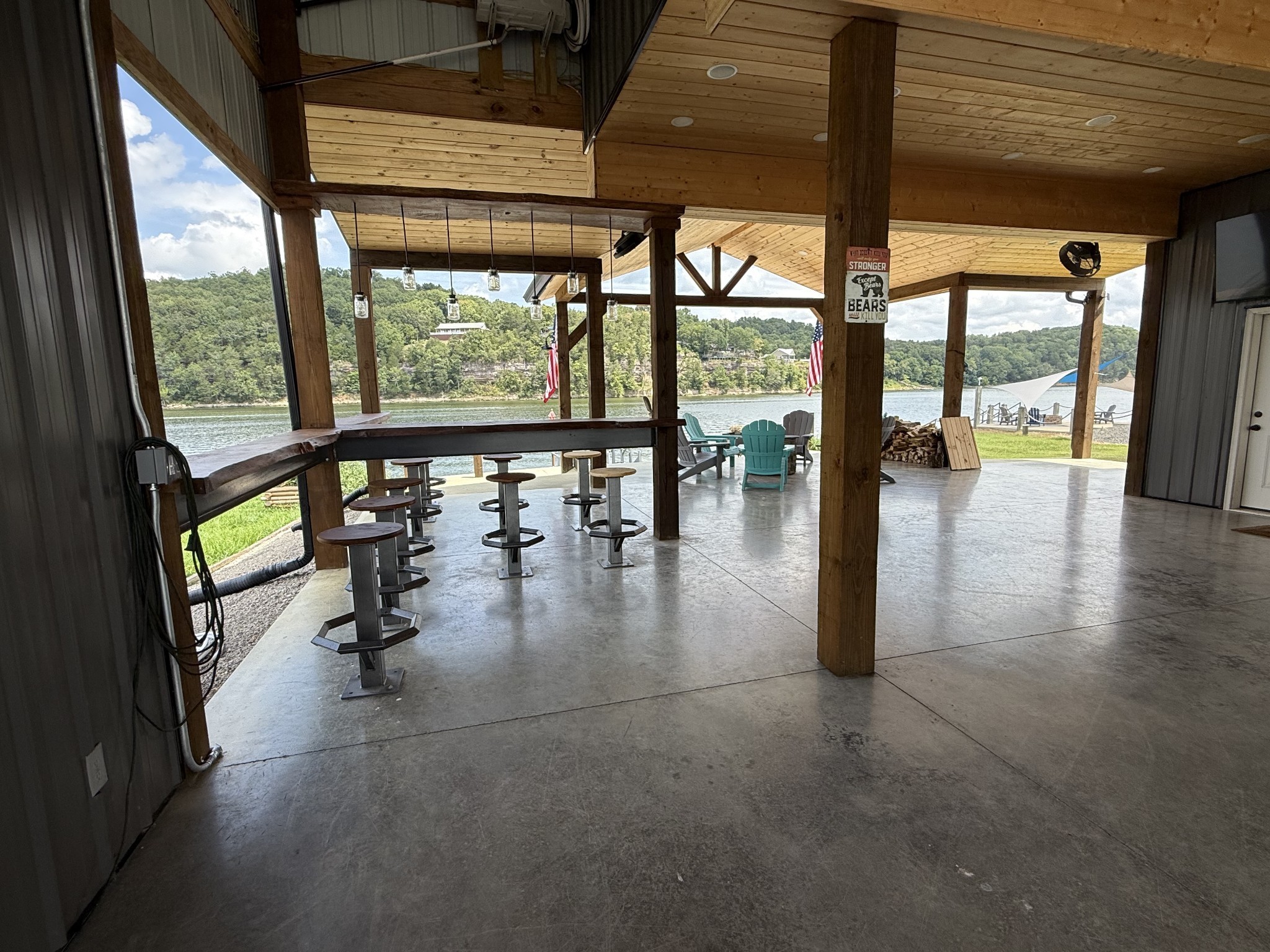 188 S River Front Drive Clifton TN 38425