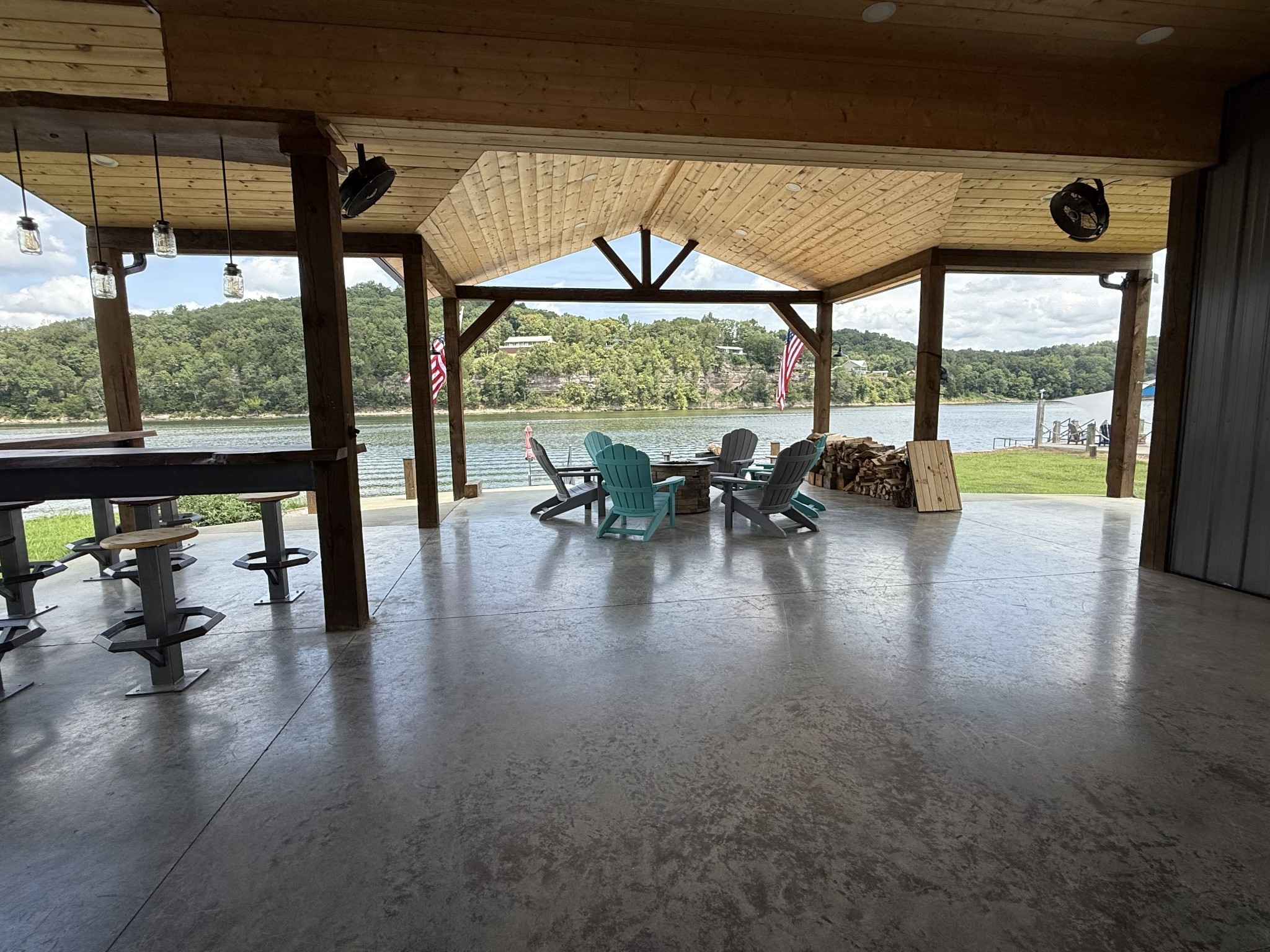 188 S River Front Drive Clifton TN 38425