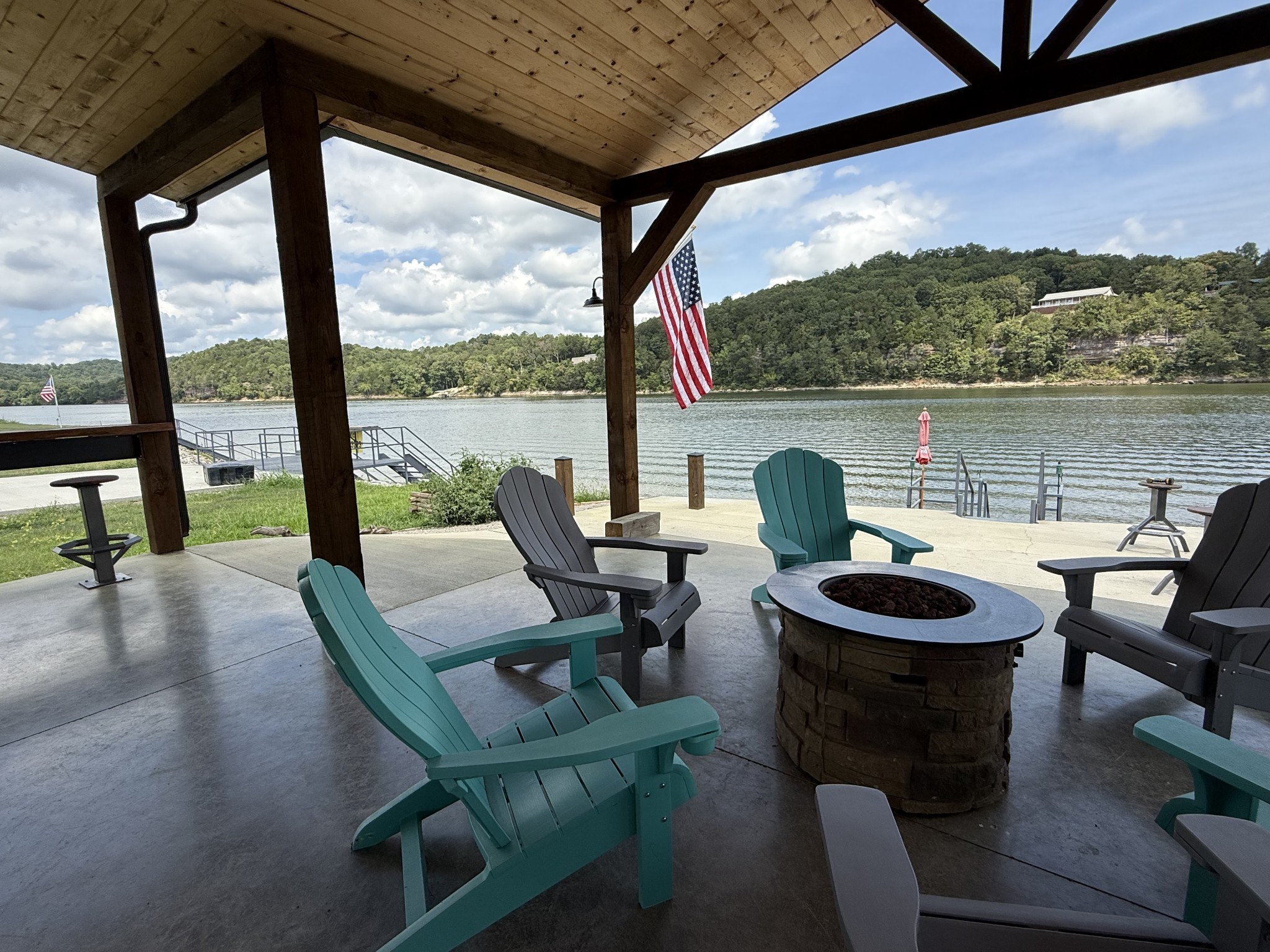188 S River Front Drive Clifton TN 38425