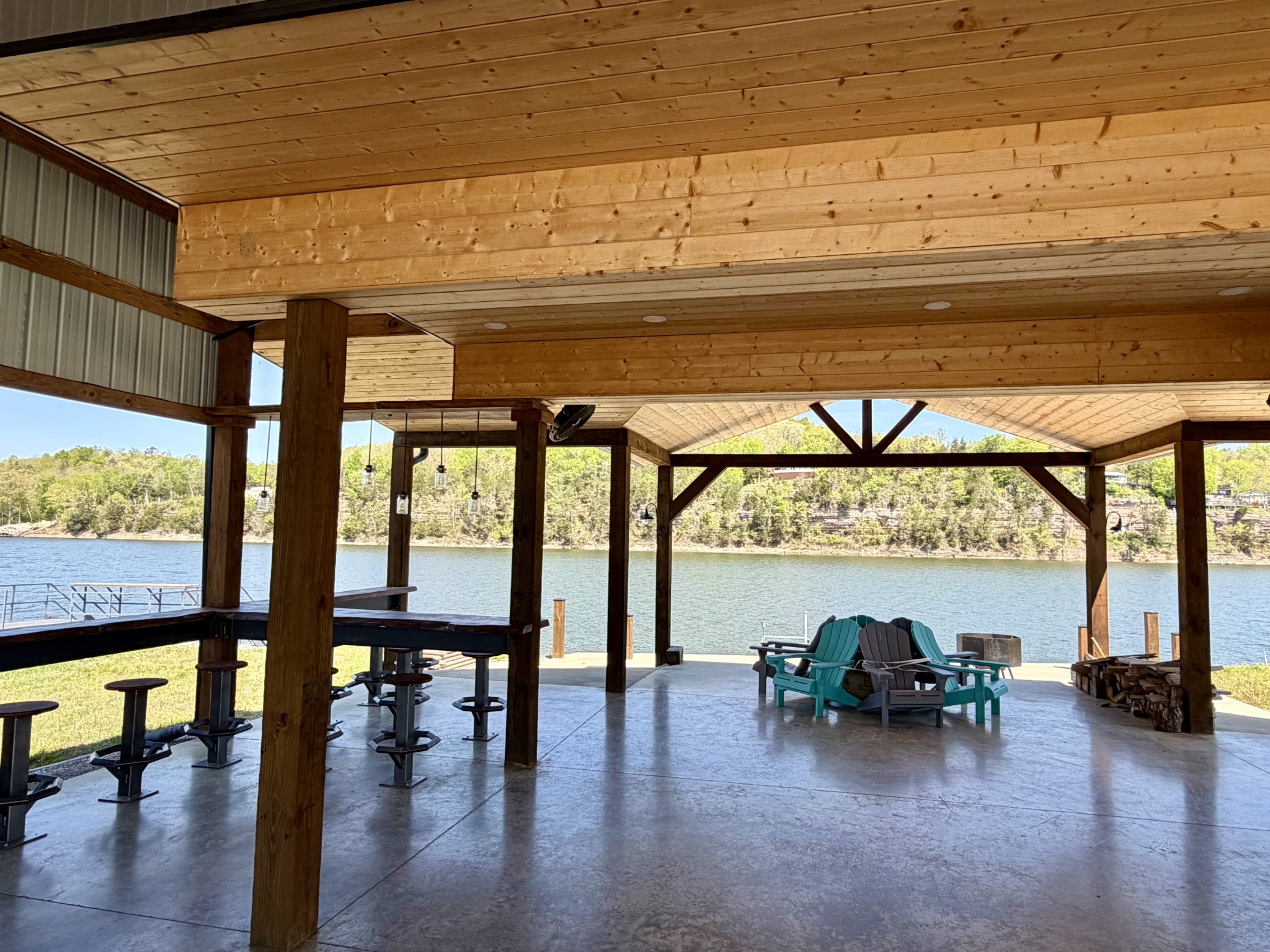 188 S River Front Drive Clifton TN 38425