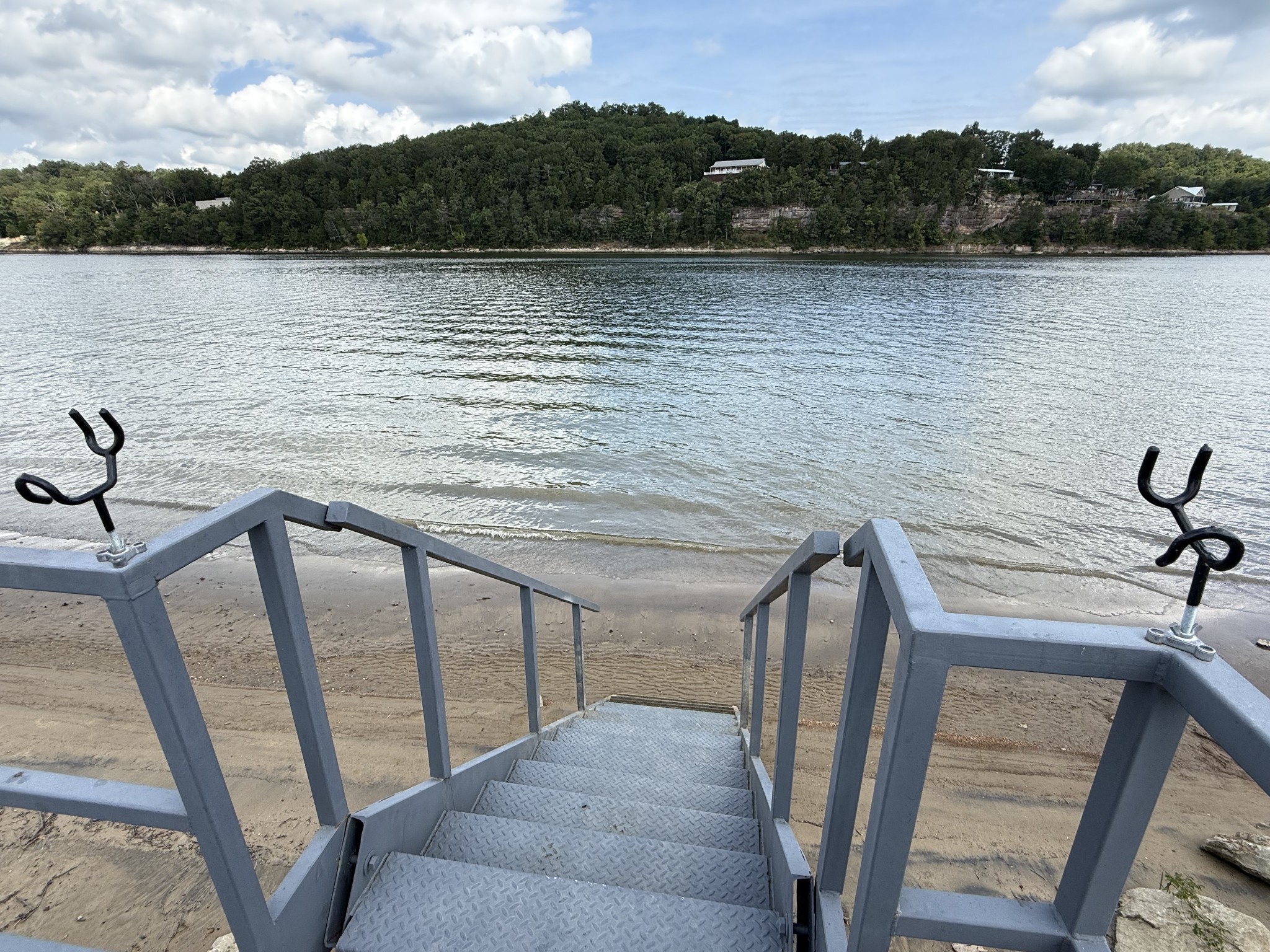 188 S River Front Drive Clifton TN 38425