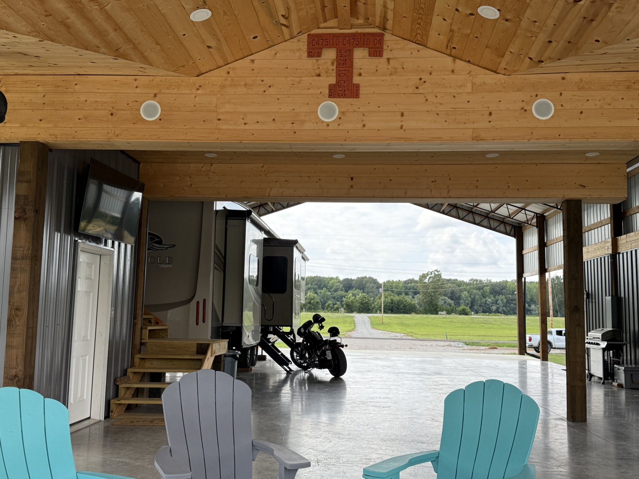 188 S River Front Drive Clifton TN 38425