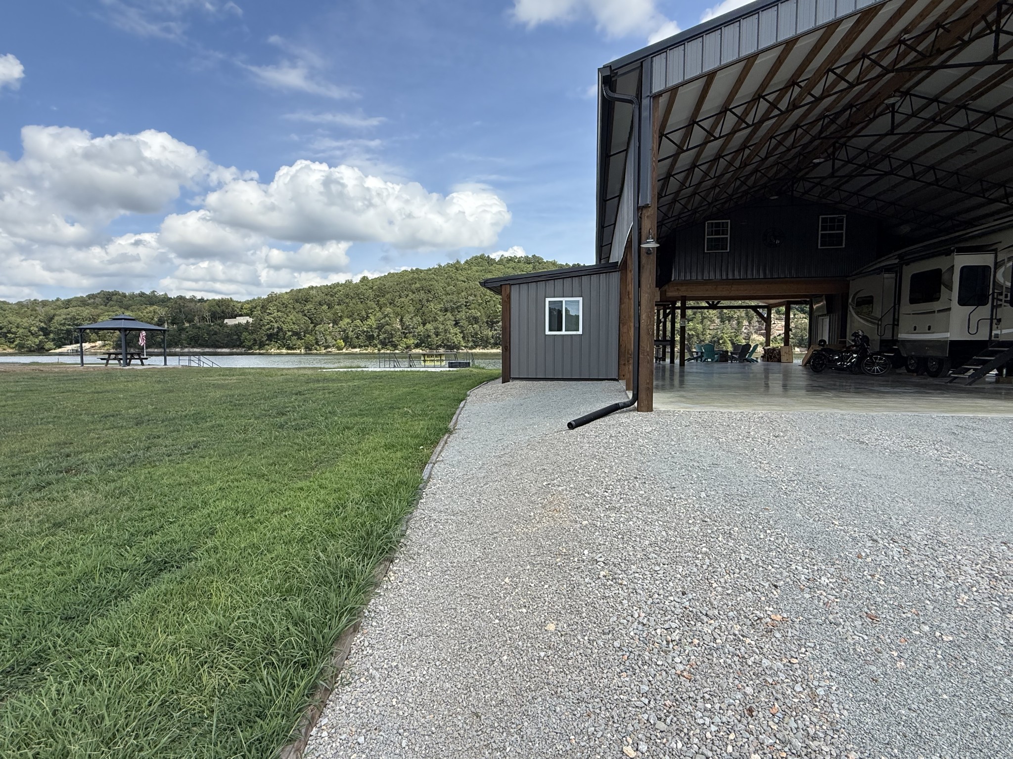 188 S River Front Drive Clifton TN 38425