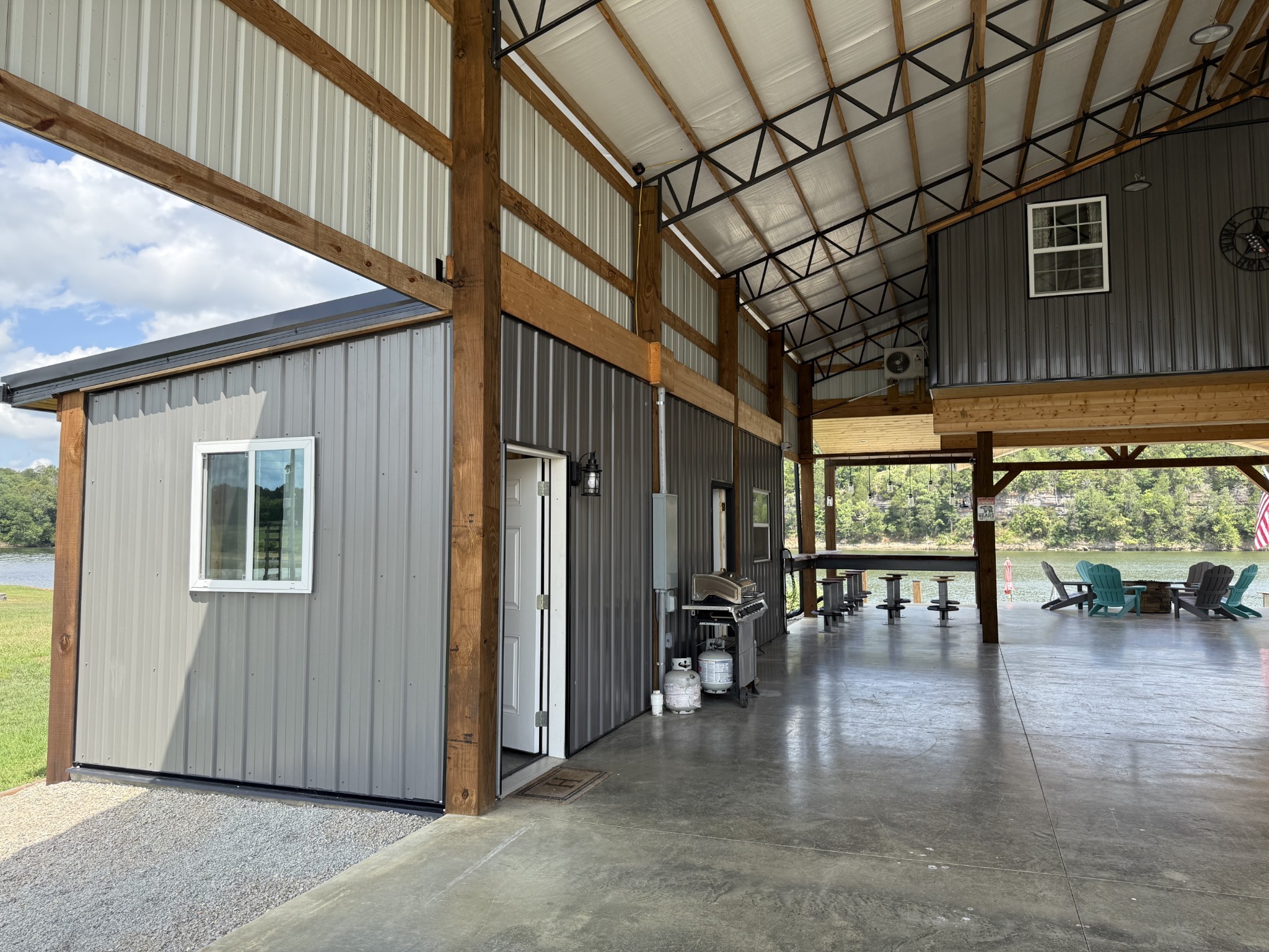 188 S River Front Drive Clifton TN 38425