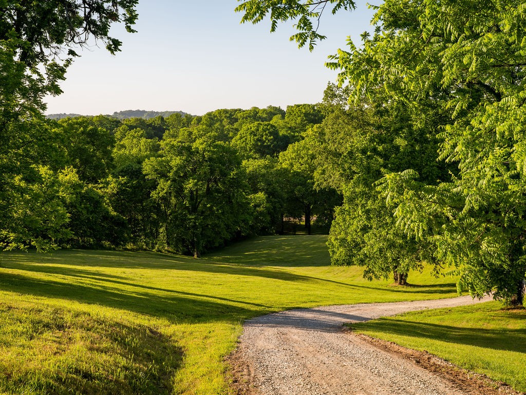 2351 Harlan Road Columbia TN 38401