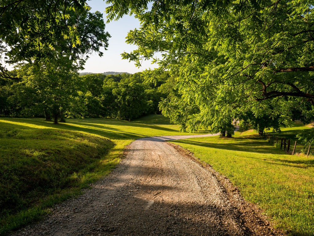 2351 Harlan Road Columbia TN 38401