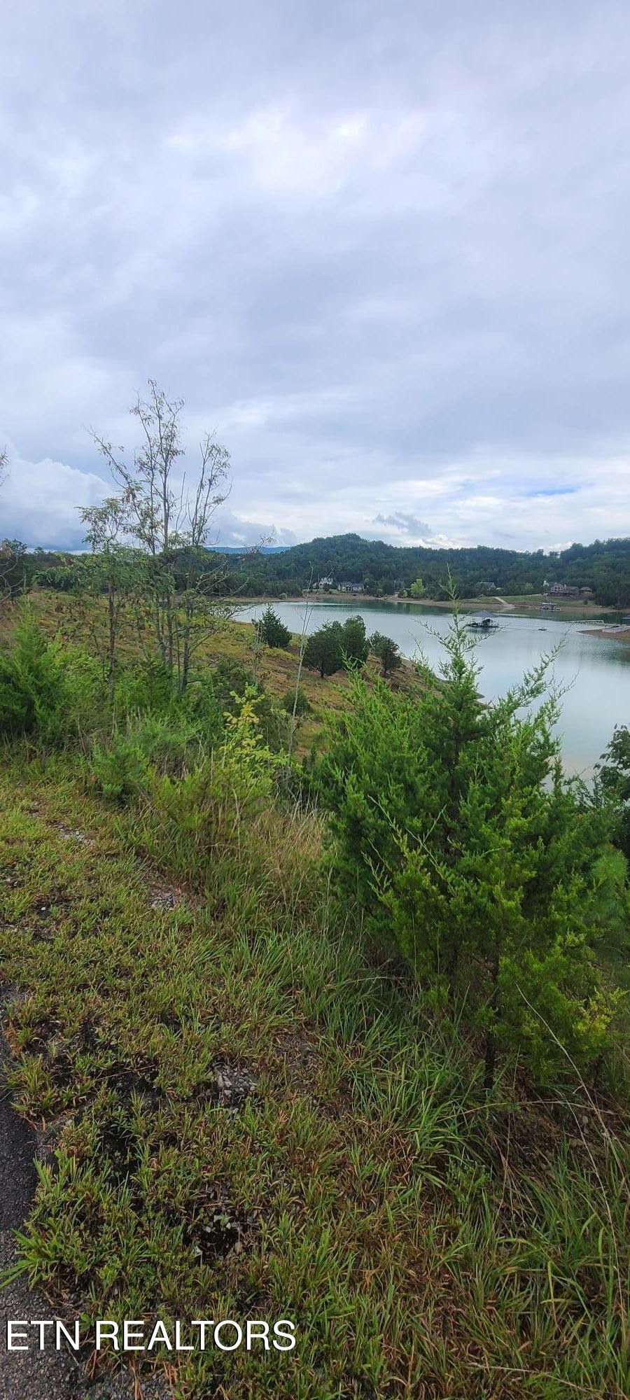 30 Emerald Isle Boulevard Dandridge TN 37725