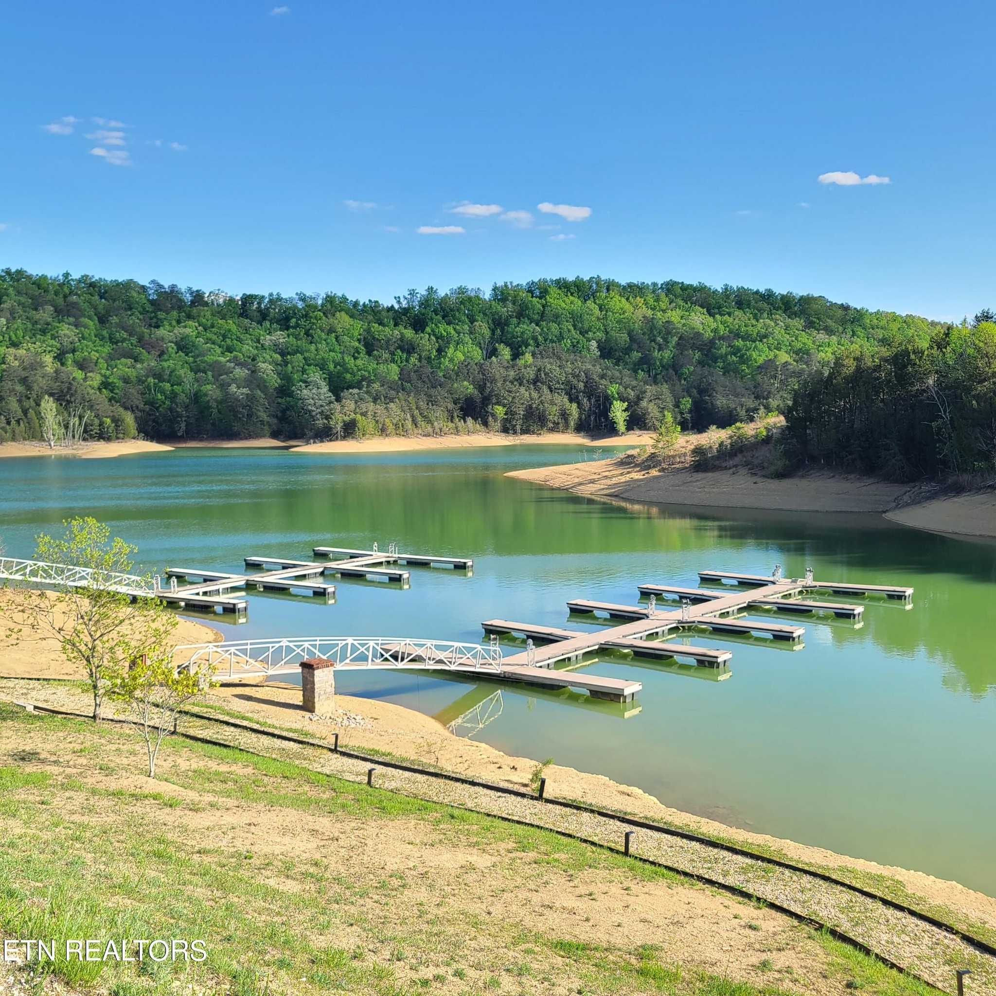 30 Emerald Isle Boulevard Dandridge TN 37725