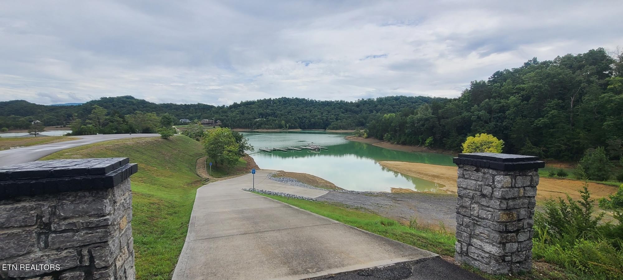 30 Emerald Isle Boulevard Dandridge TN 37725