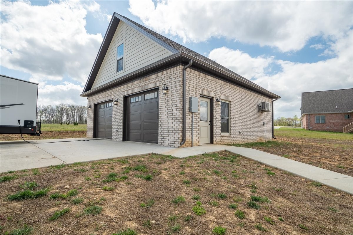 114 Hurst Drive Leoma TN 38468