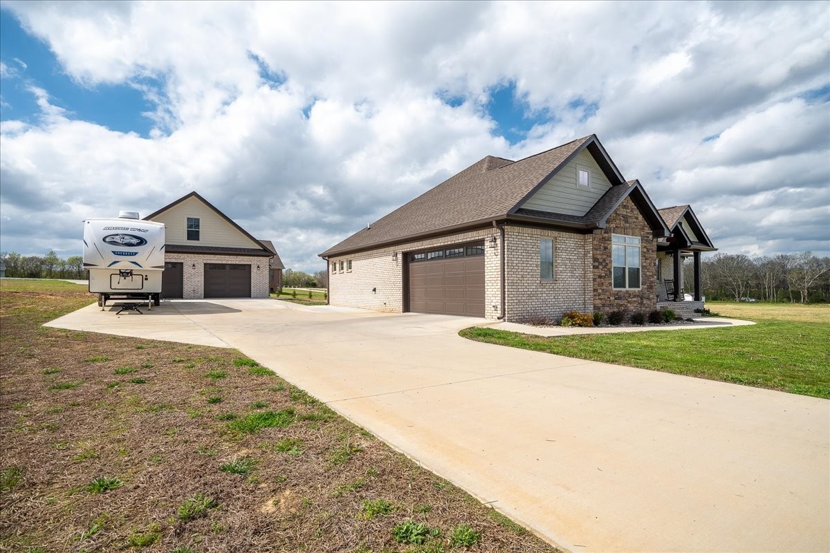 114 Hurst Drive Leoma TN 38468