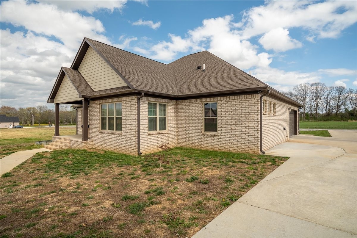 114 Hurst Drive Leoma TN 38468