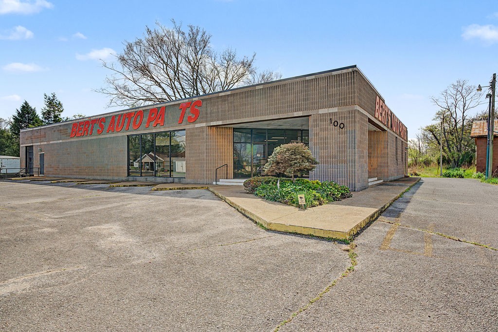 100 Hopkinsville Street Russellville KY 42276