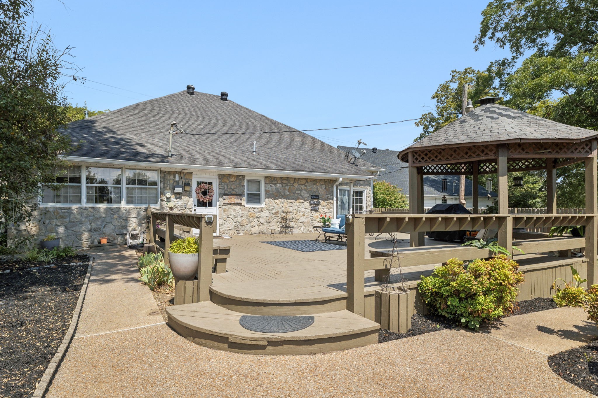 56 Main St, E Gordonsville TN 38563