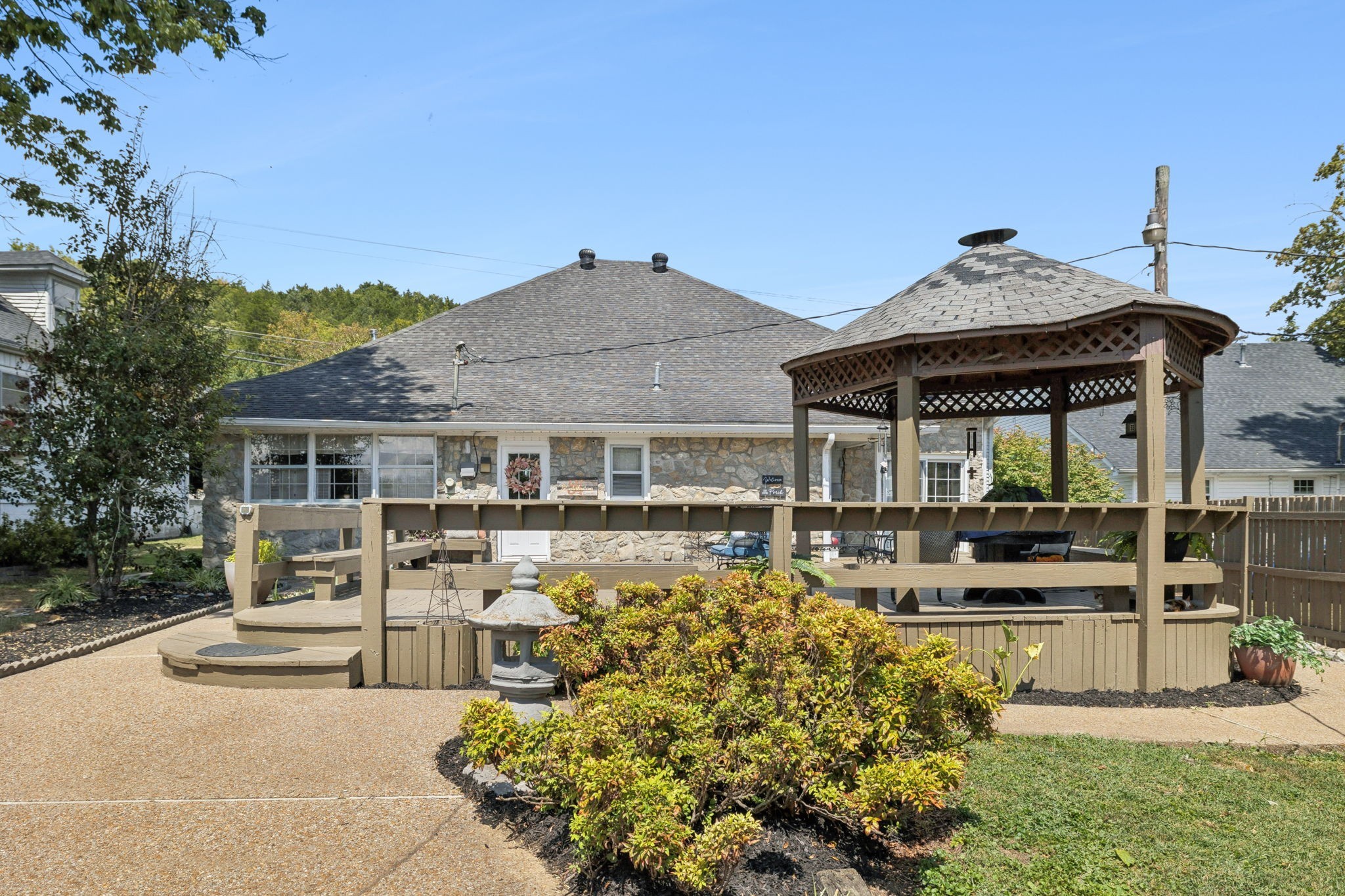 56 Main St, E Gordonsville TN 38563